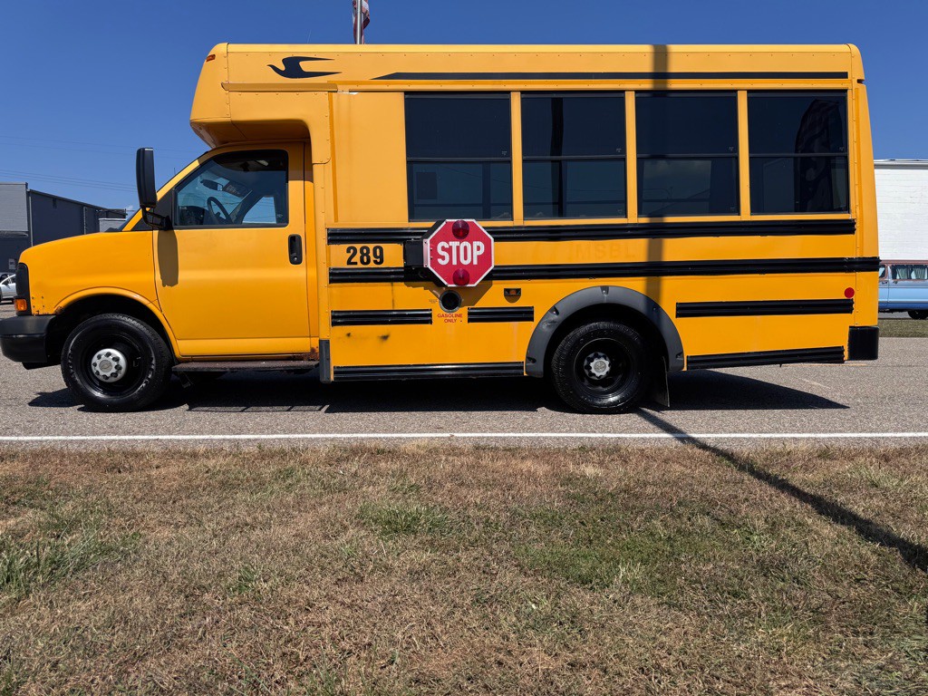 2011 Chevrolet Express Image 8