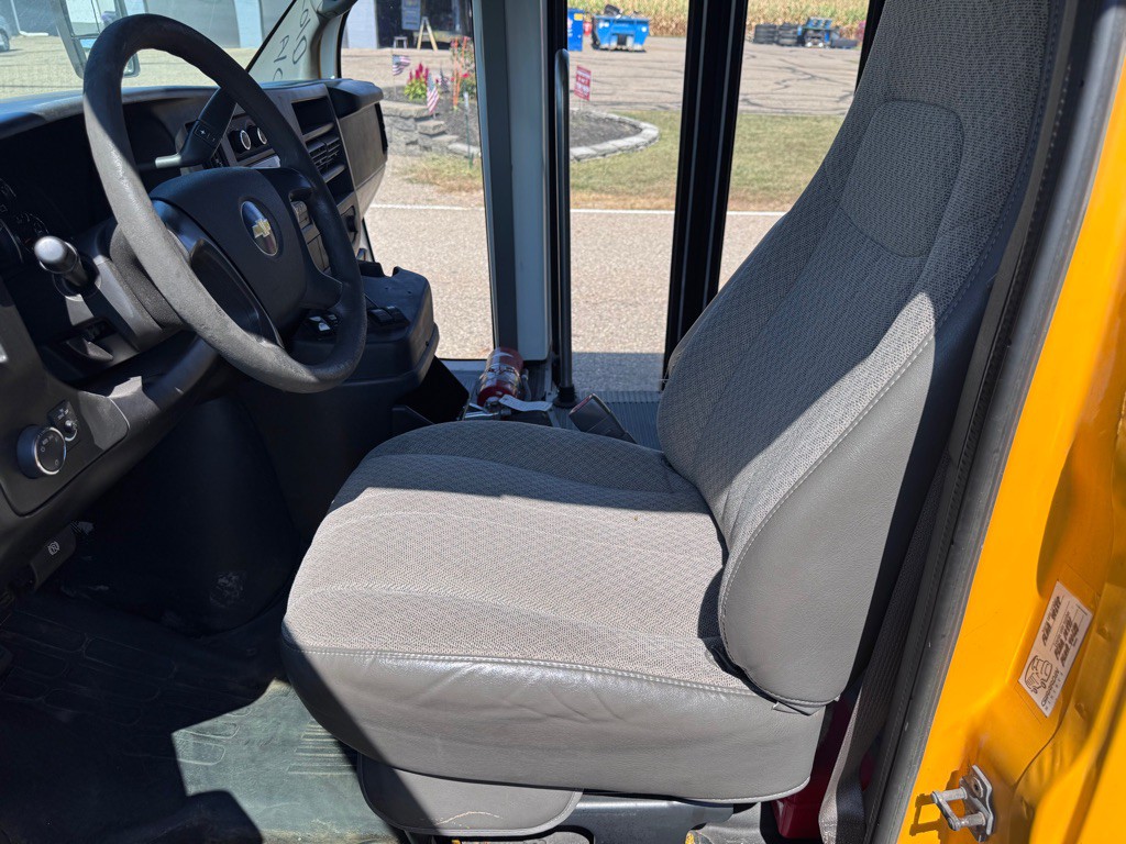 2011 Chevrolet Express Image 9