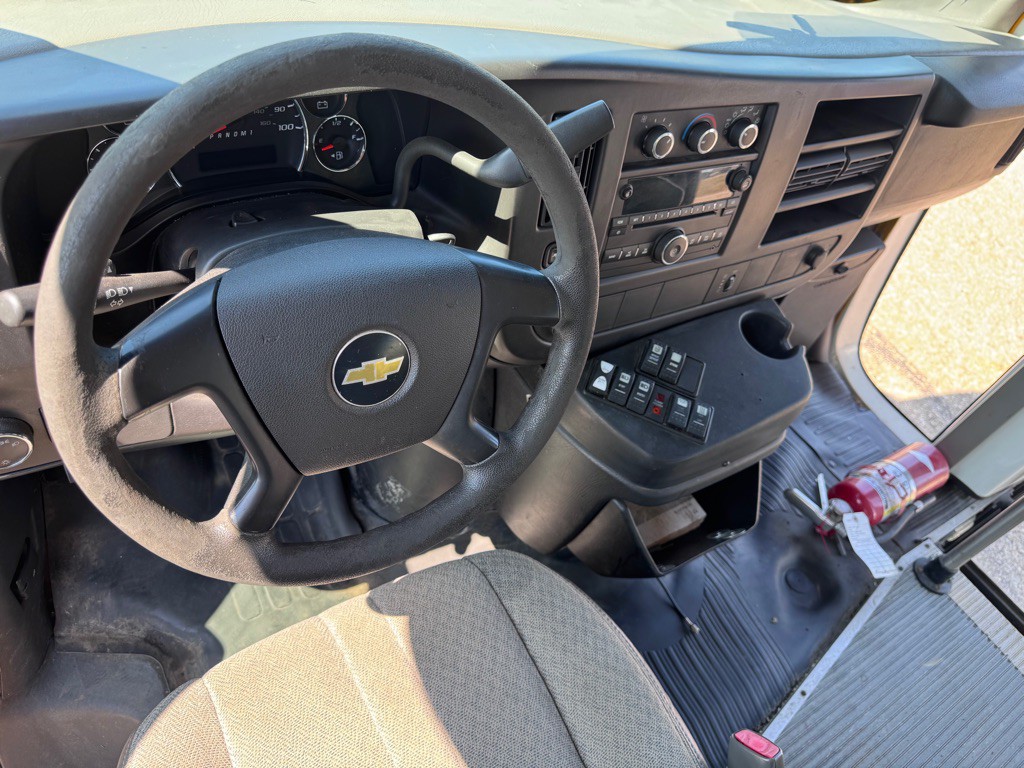 2011 Chevrolet Express Image 10