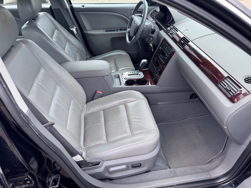 2006 Ford Five Hundred Image 11