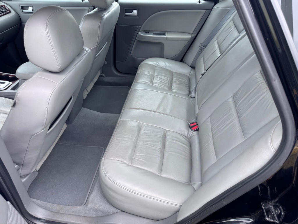 2006 Ford Five Hundred Image 12