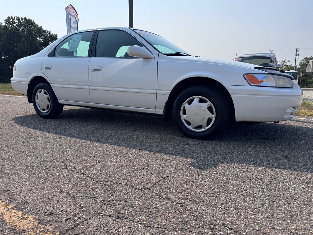 1999 Toyota Camry Image 1