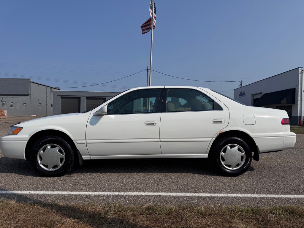 1999 Toyota Camry Image 8