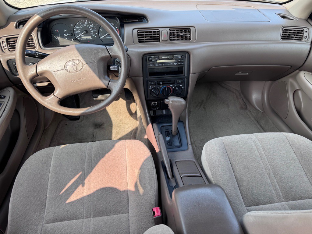1999 Toyota Camry Image 10