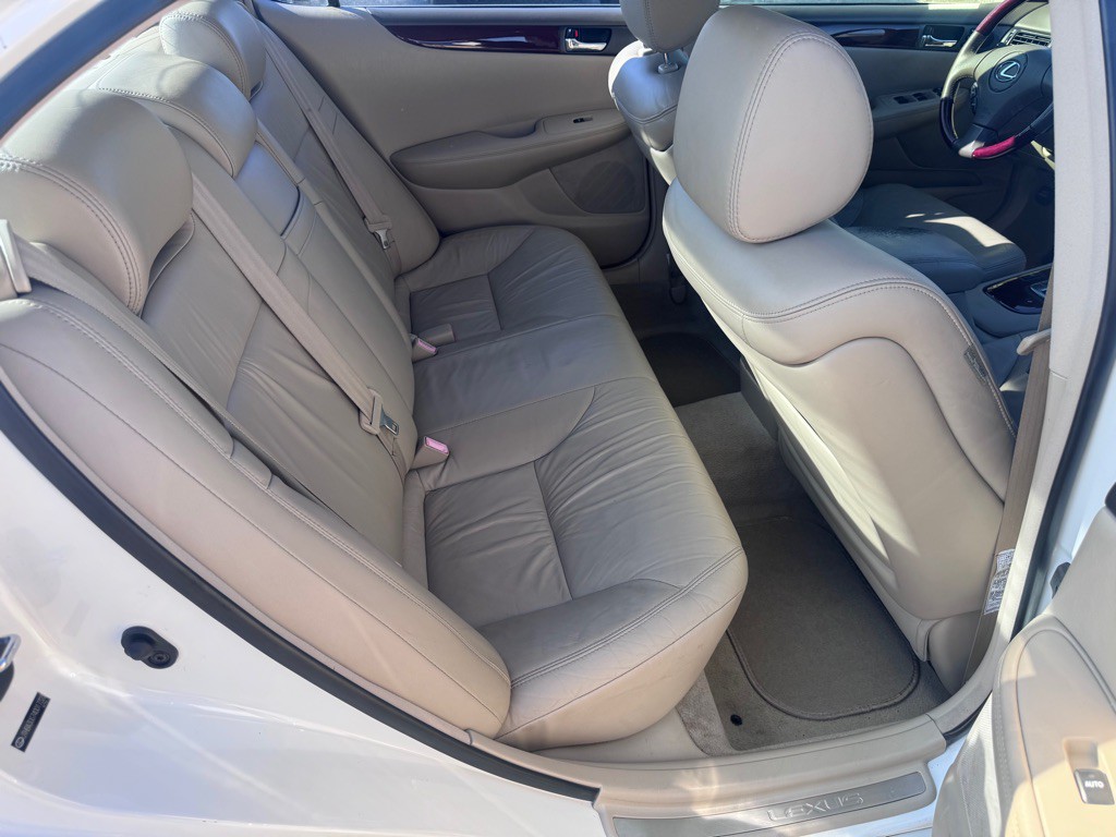 2004 Lexus ES 330 Image 13