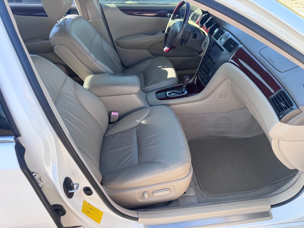 2004 Lexus ES 330 Image 9
