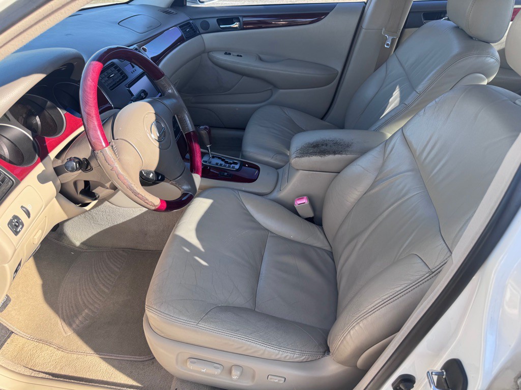 2004 Lexus ES 330 Image 11