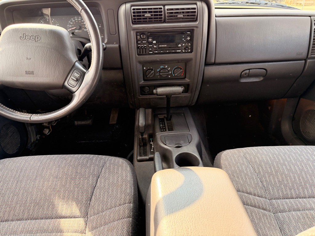 2001 Jeep Cherokee Image 11