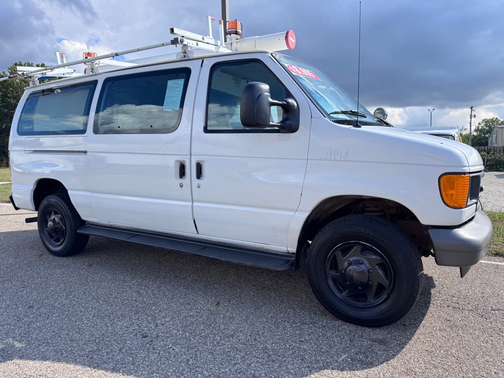 2007 Ford Econoline Image 1
