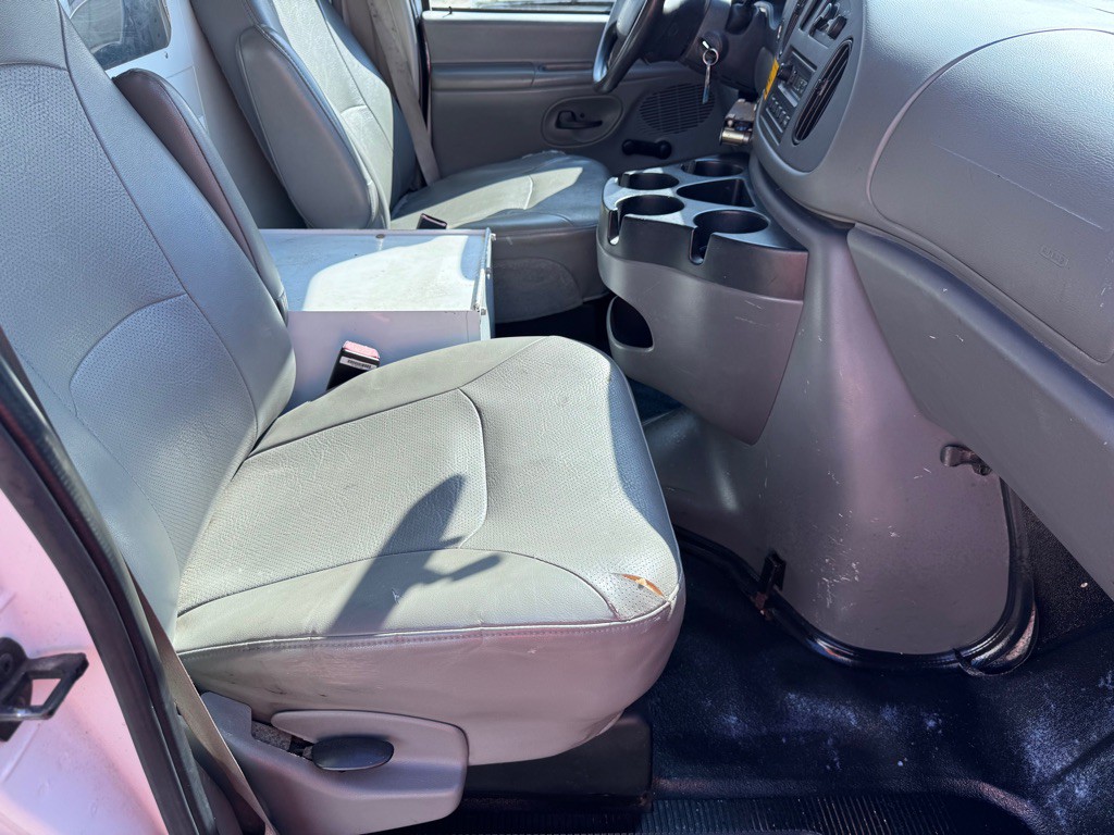2007 Ford Econoline Image 11