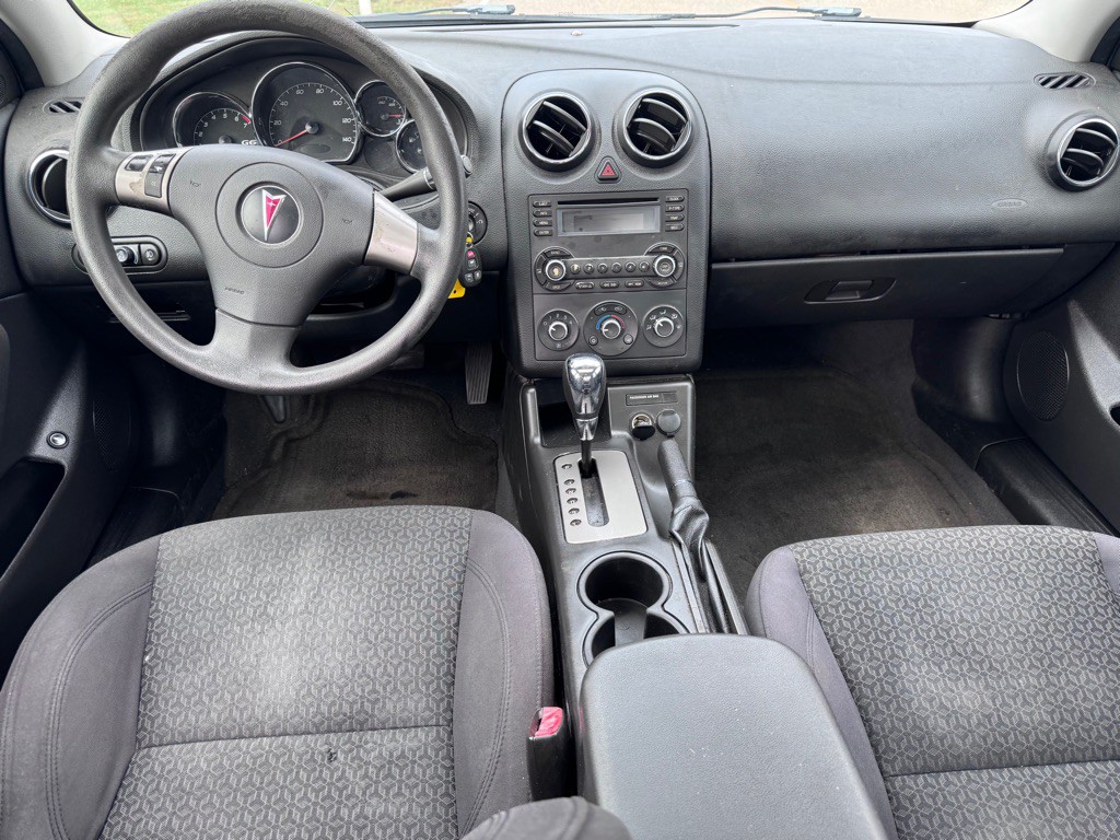 2007 Pontiac G6 Image 10