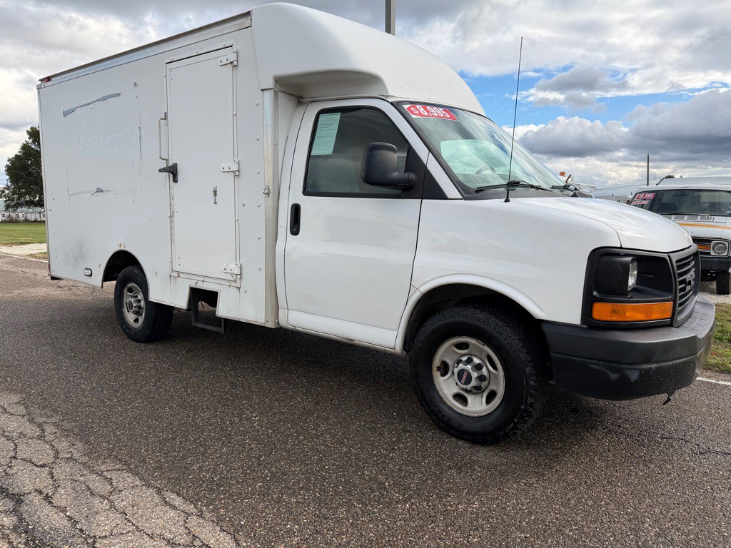 2010 GMC Savana Image 1