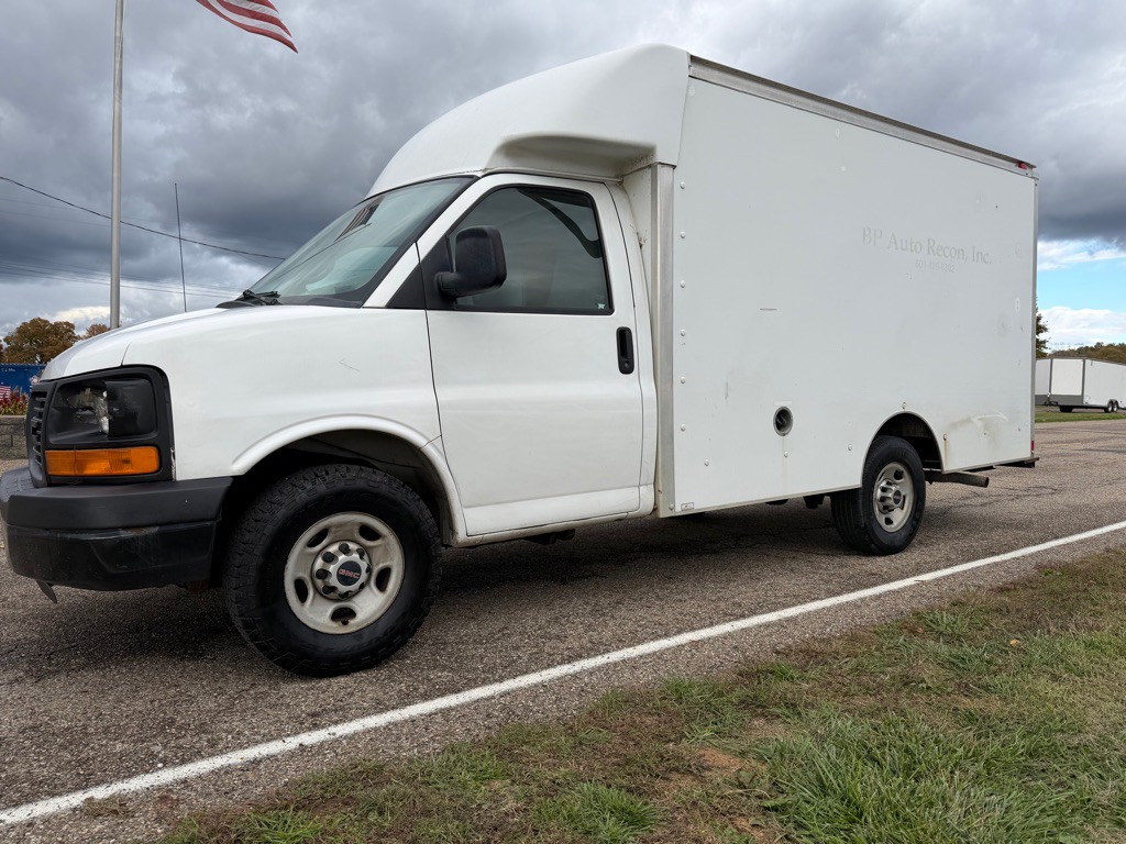 2010 GMC Savana Image 3