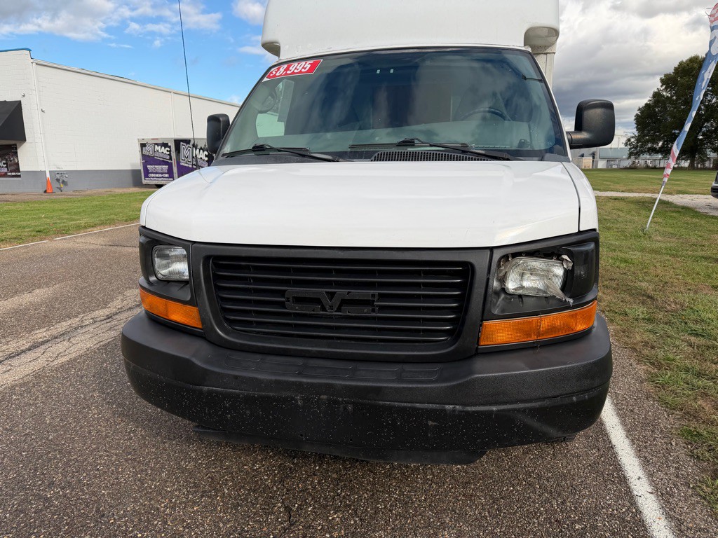 2010 GMC Savana Image 4