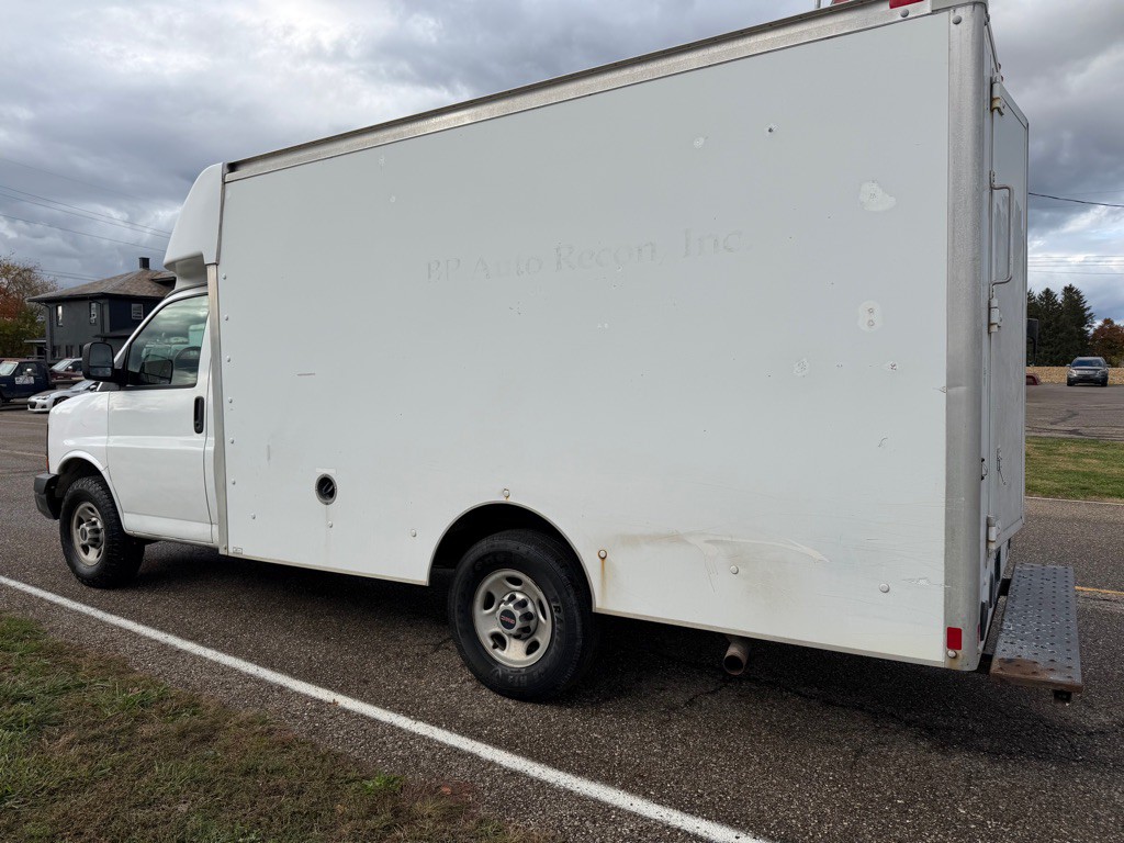 2010 GMC Savana Image 6