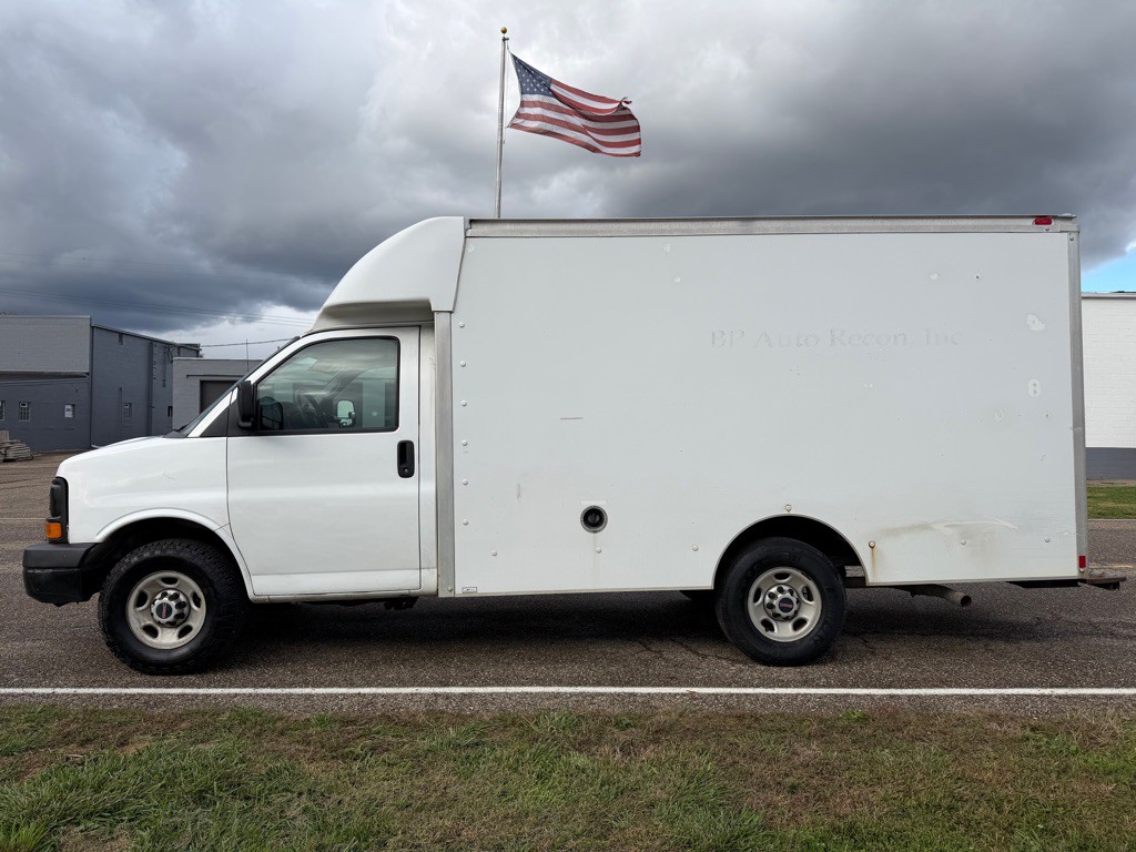 2010 GMC Savana Image 8