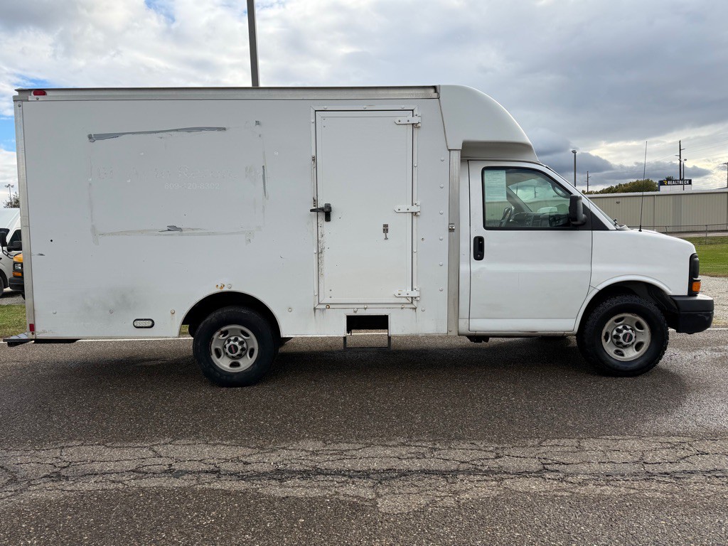 2010 GMC Savana Image 19