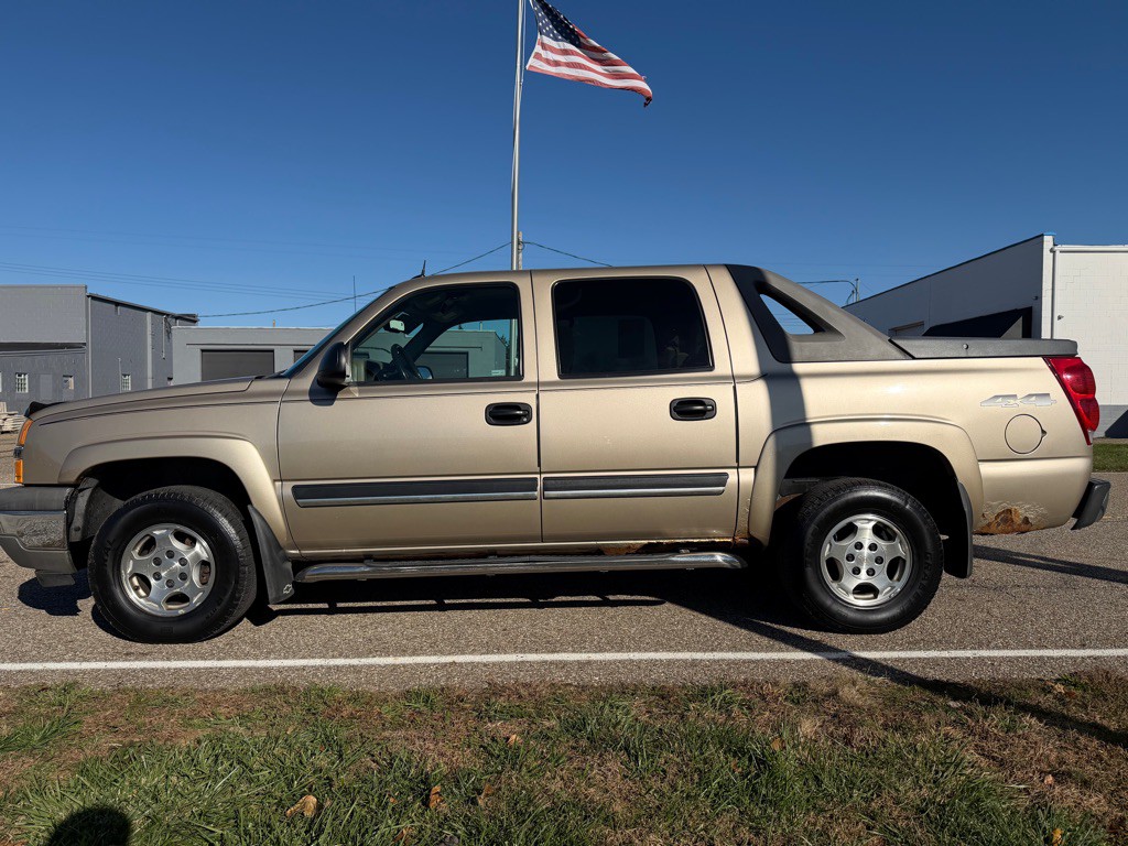 2005 Chevrolet Avalanche Image 8