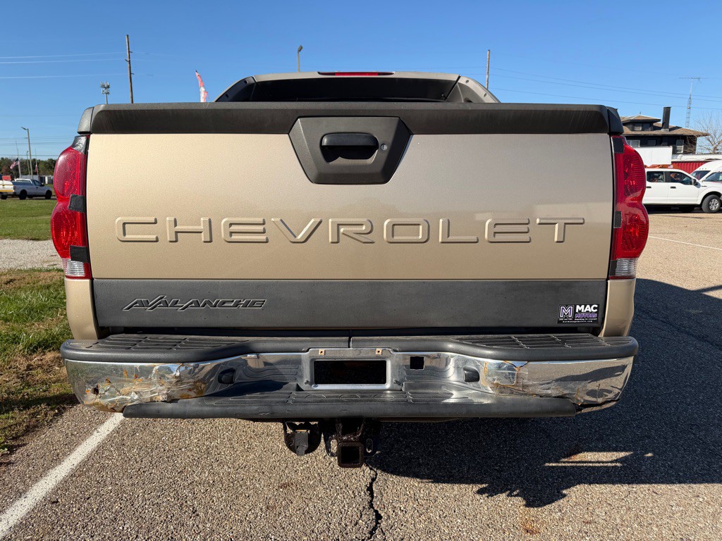 2005 Chevrolet Avalanche Image 14