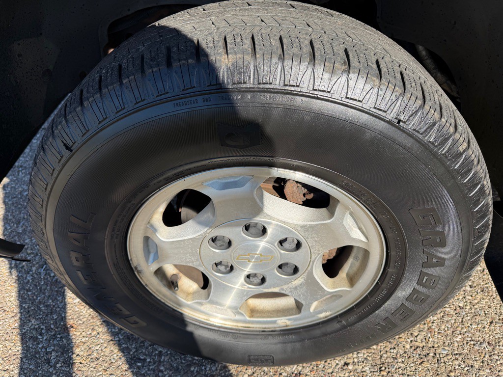 2005 Chevrolet Avalanche Image 16