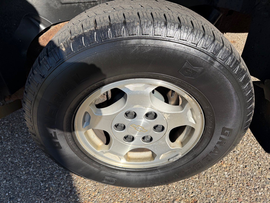 2005 Chevrolet Avalanche Image 17