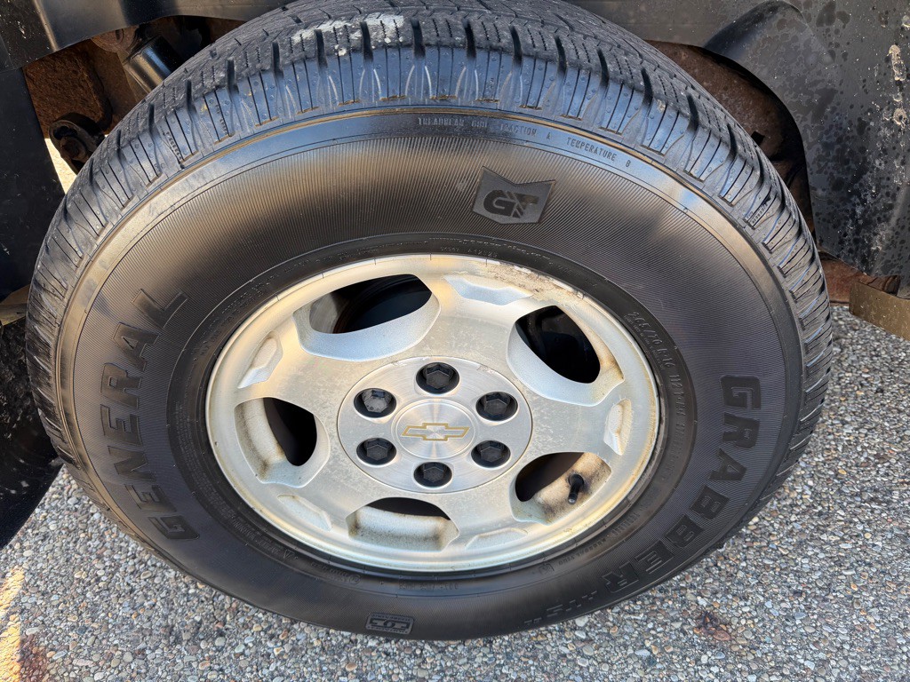 2005 Chevrolet Avalanche Image 18