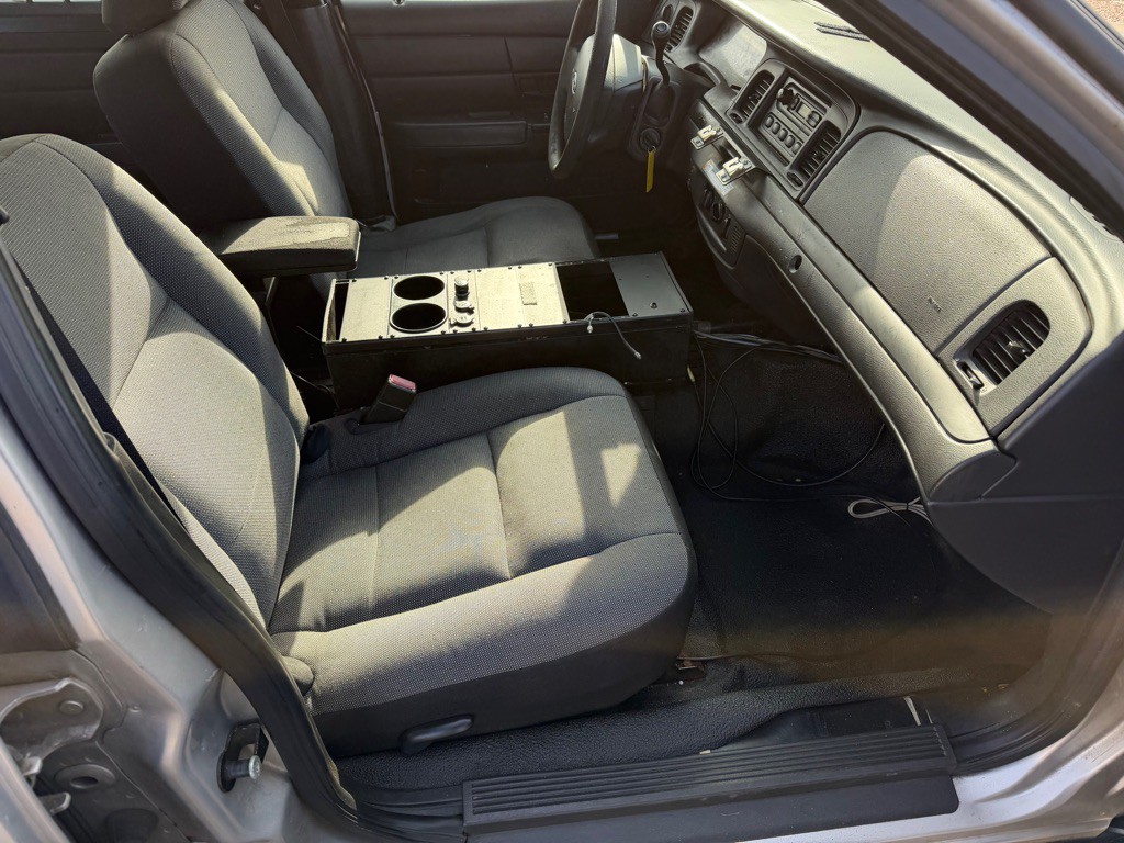 2008 Ford Crown Victoria Image 11