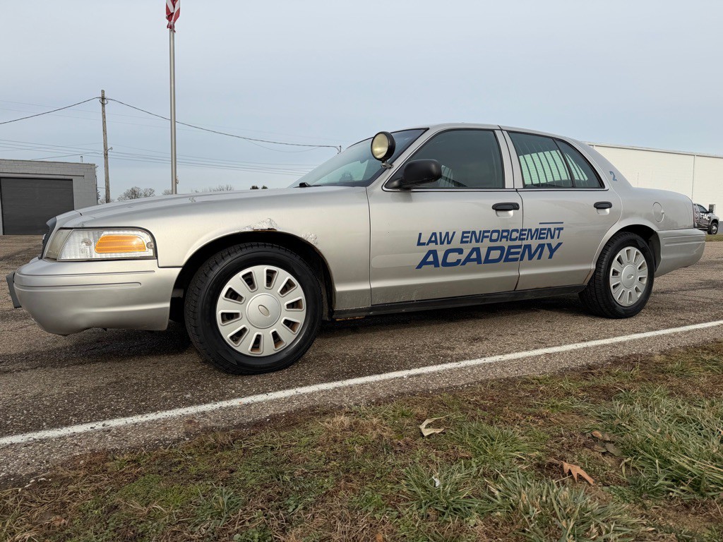 2008 Ford Crown Victoria Image 3