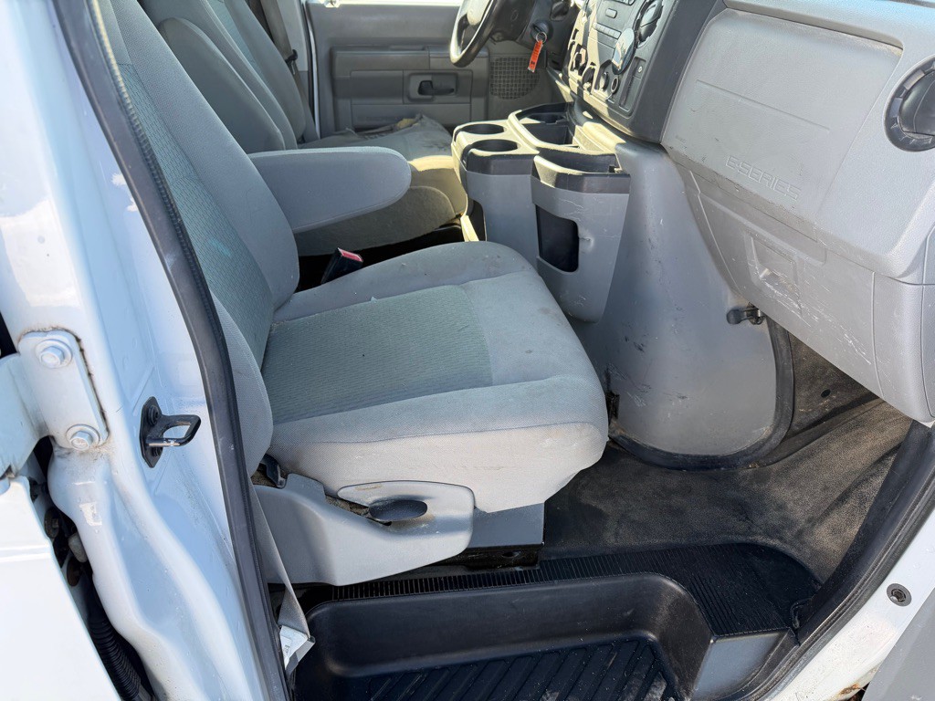 2014 Ford Econoline Image 11