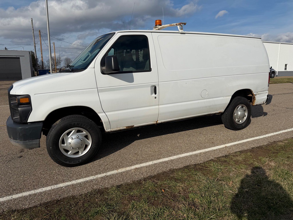 2011 Ford E-250 Image 3