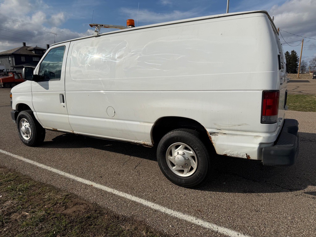 2011 Ford E-250 Image 7