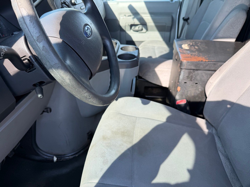 2011 Ford E-250 Image 9