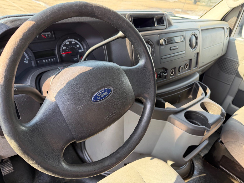 2011 Ford E-250 Image 10