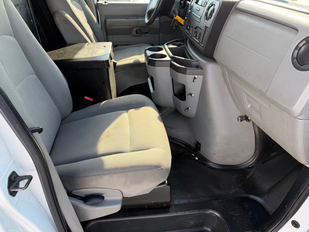 2011 Ford E-250 Image 11