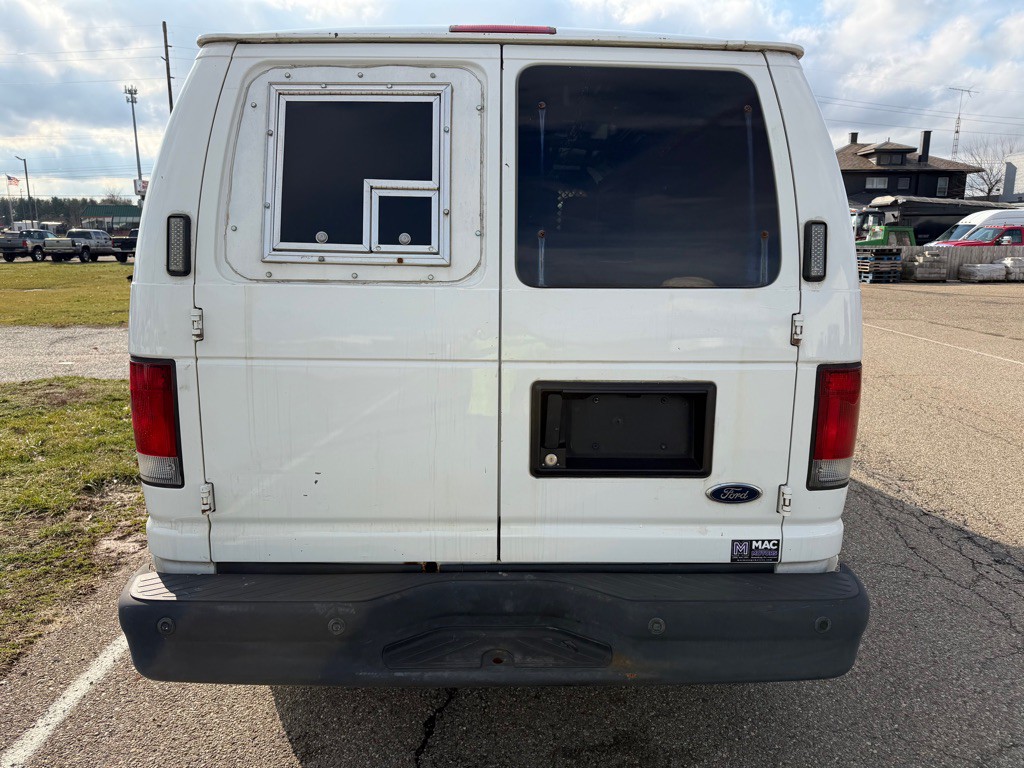 2011 Ford E-250 Image 16
