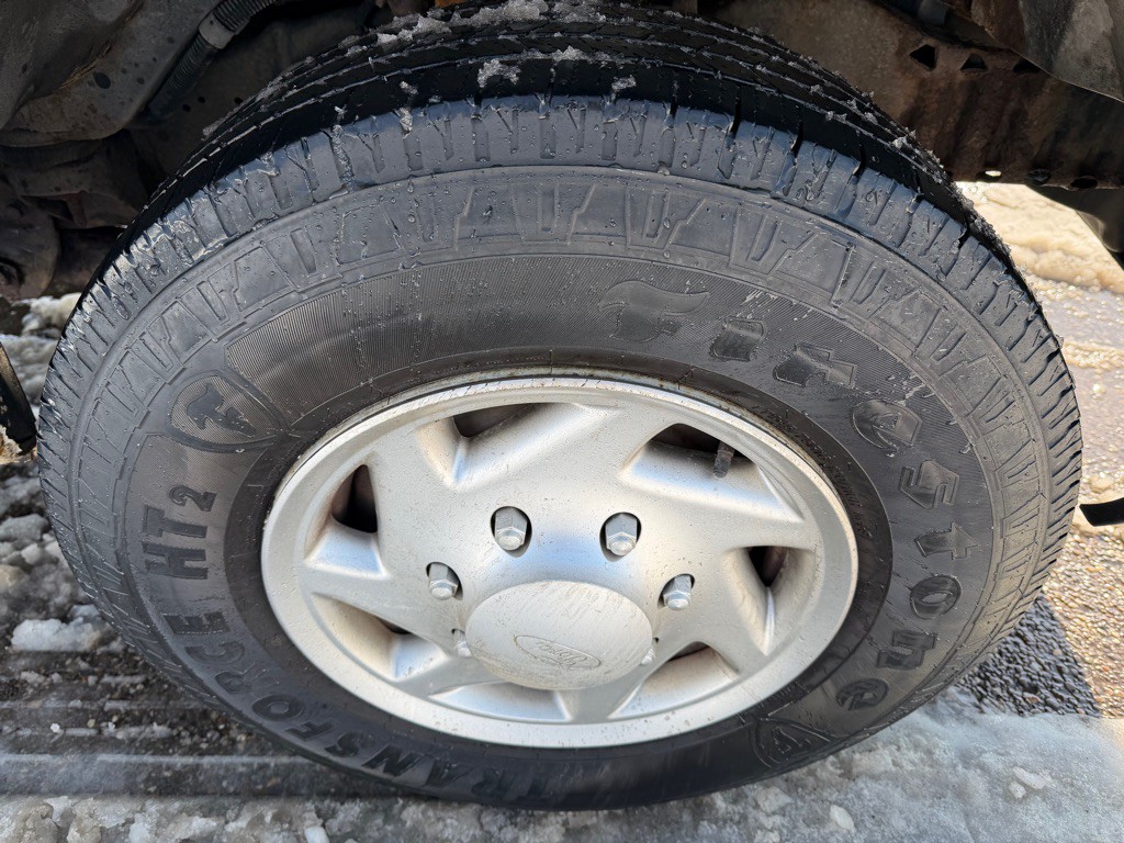 2011 Ford E-250 Image 17