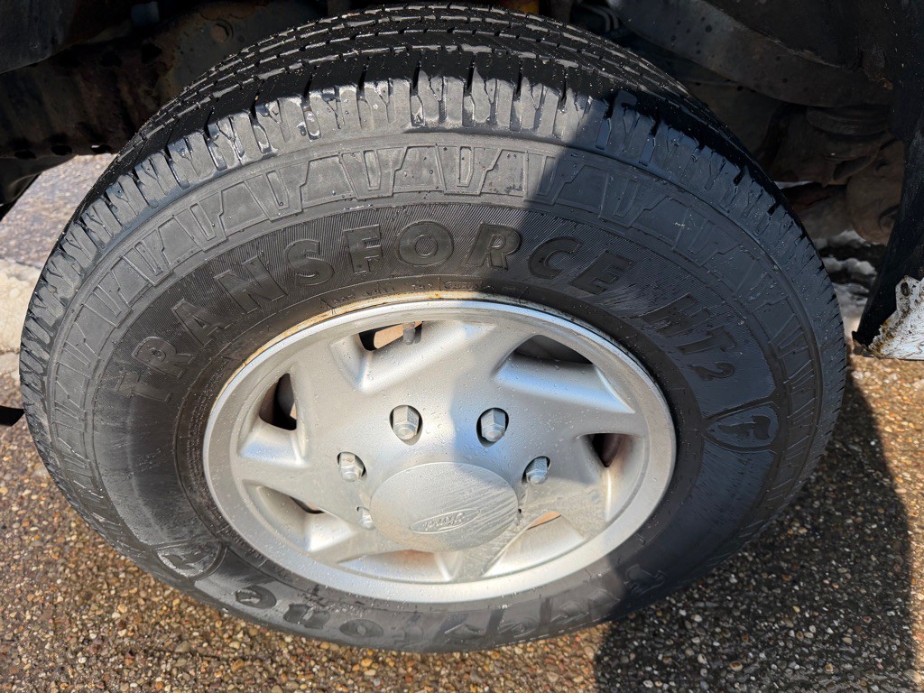 2011 Ford E-250 Image 18