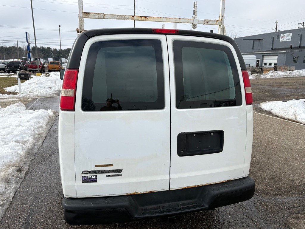 2013 Chevrolet Express Image 7