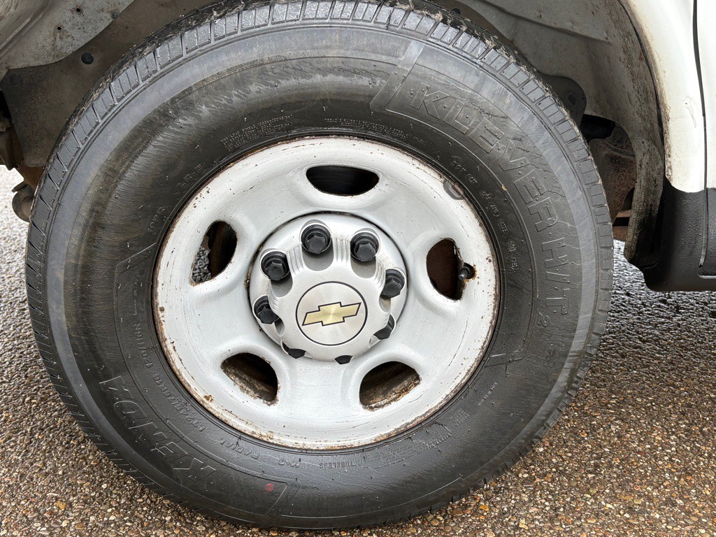 2013 Chevrolet Express Image 17