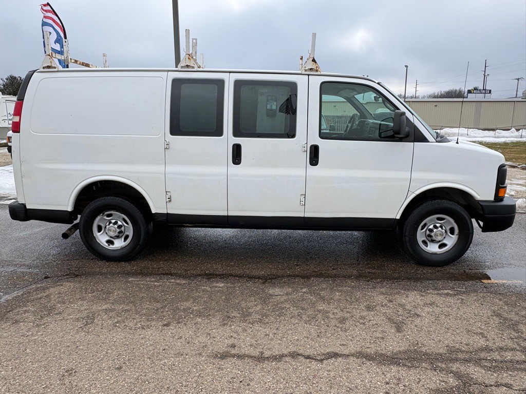 2013 Chevrolet Express Image 18