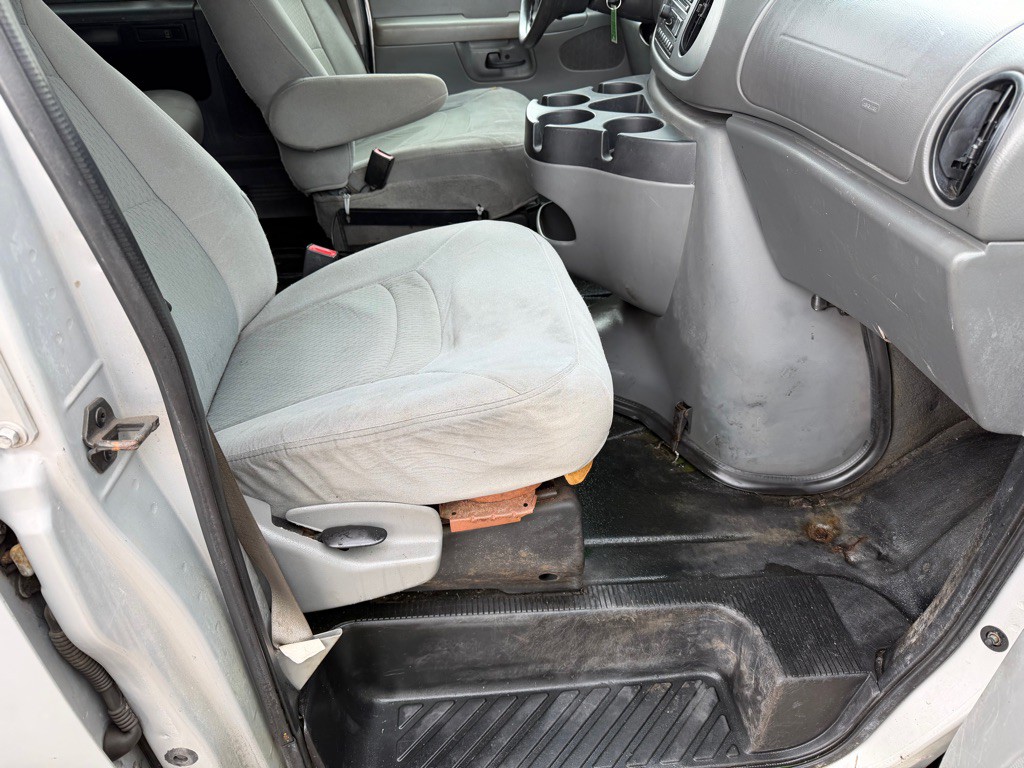 2008 Ford Econoline Image 12