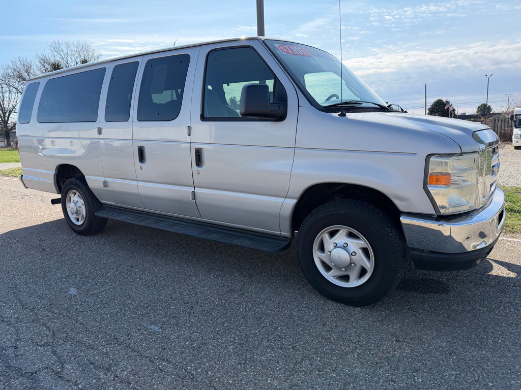 2008 Ford Econoline Image 1
