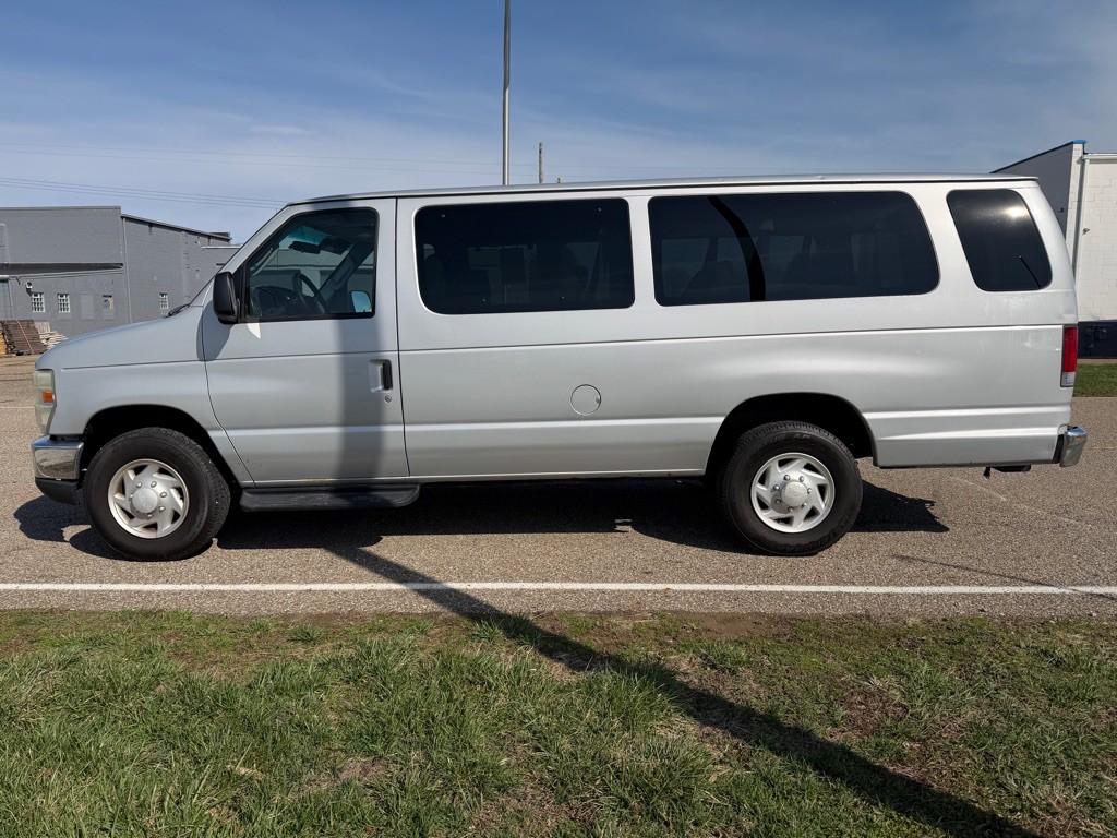 2008 Ford Econoline Image 8