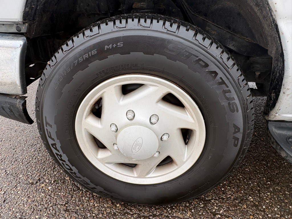 2008 Ford Econoline Image 18