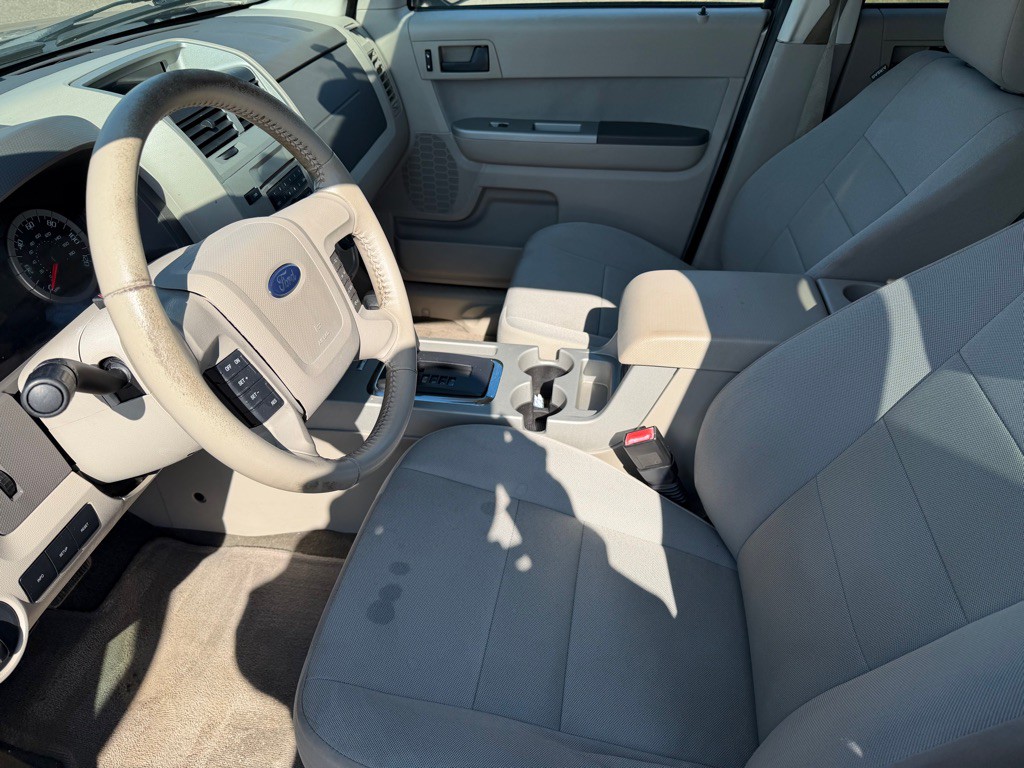 2010 Ford Escape Image 9