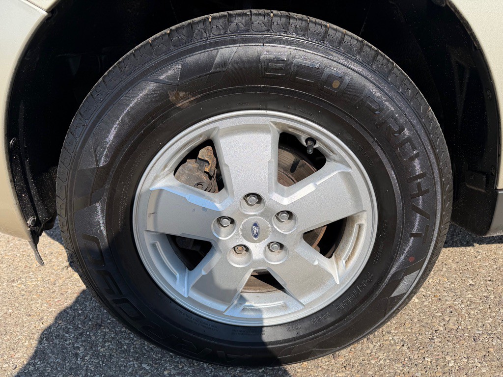 2010 Ford Escape Image 17
