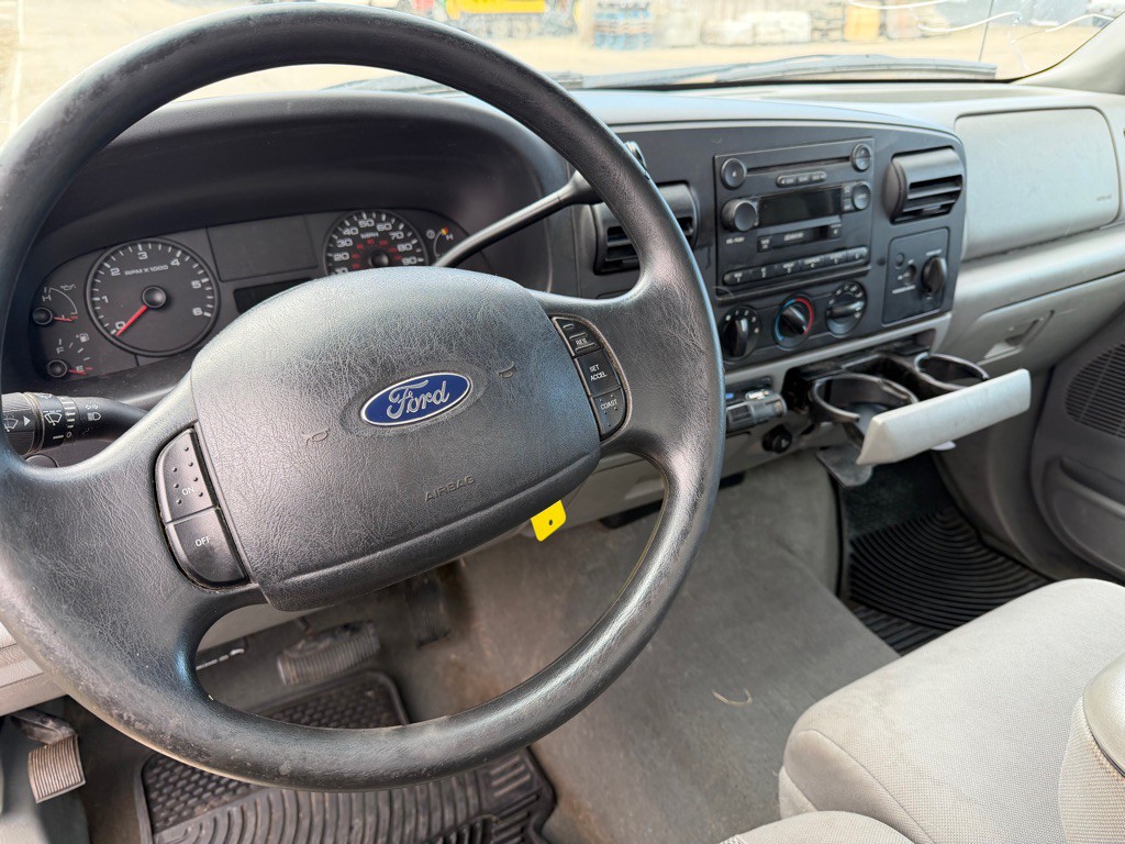 2005 Ford F-350 Image 10