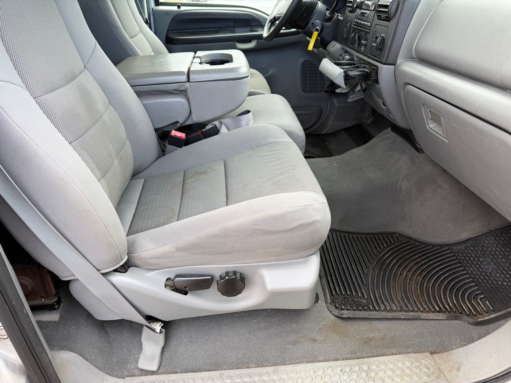 2005 Ford F-350 Image 11