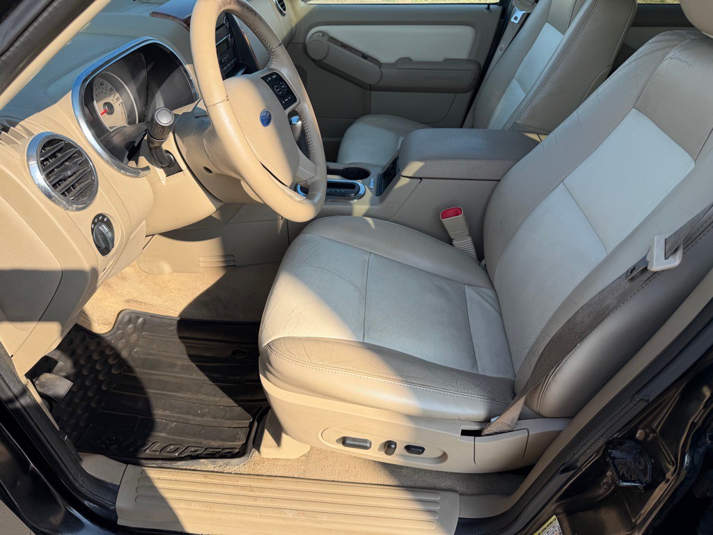 2010 Ford Explorer Image 9