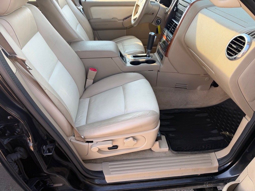 2010 Ford Explorer Image 11